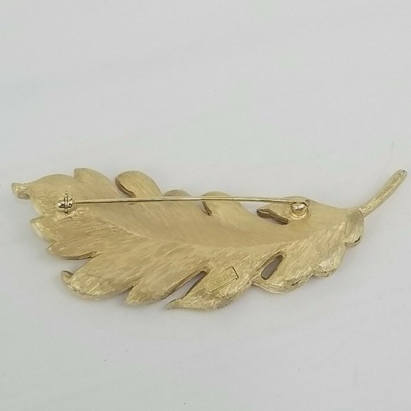 Vintage Trifari Leaf Brooch F17 - Picture 5 of 7
